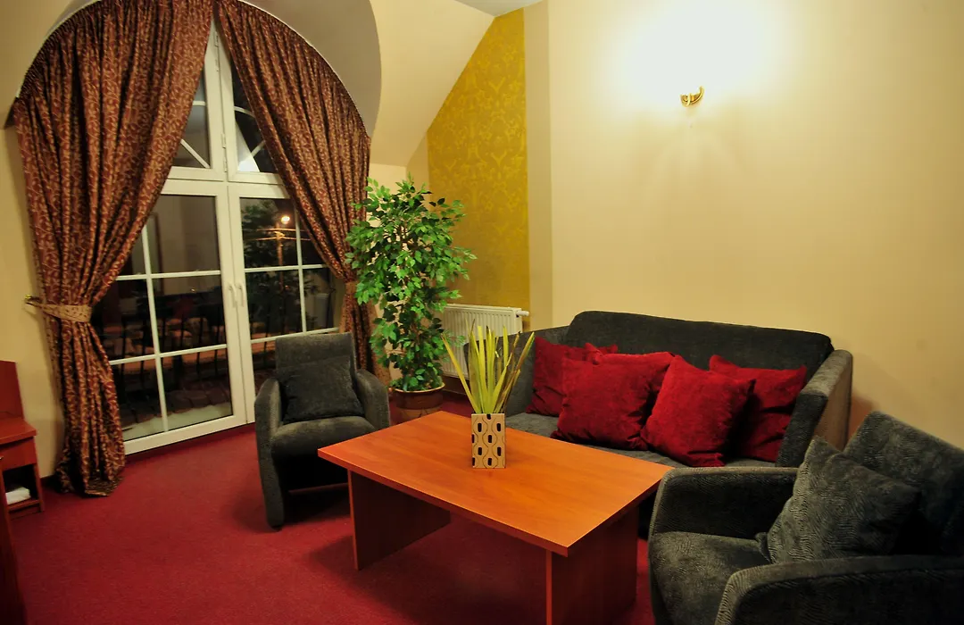 Hotel Złote Dęby-1